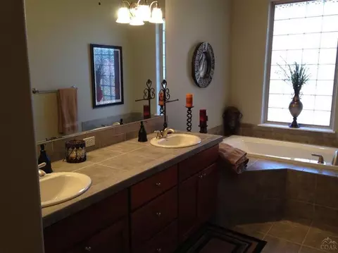 565 Oxbow Loop, Redmond, OR 97756 photo 13