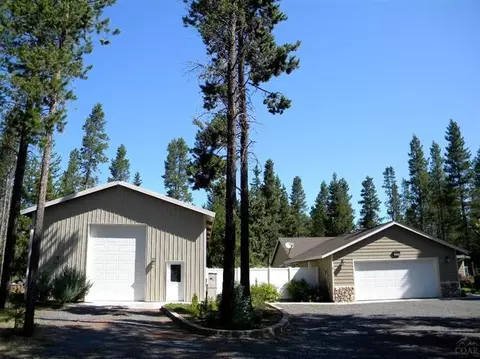 16068 Twin Dr, La Pine, OR 97739 photo 2
