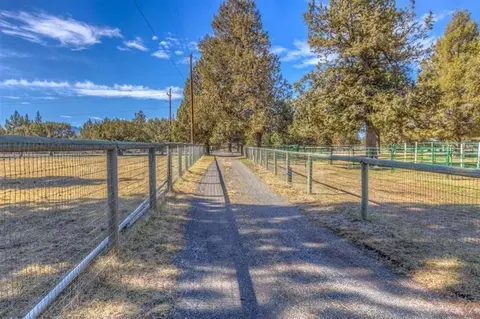 18380 Pinehurst Rd, Bend, OR 97701 photo 2