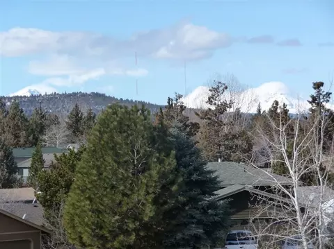 2842 NE Ocker Dr, Bend, OR 97701 photo 2