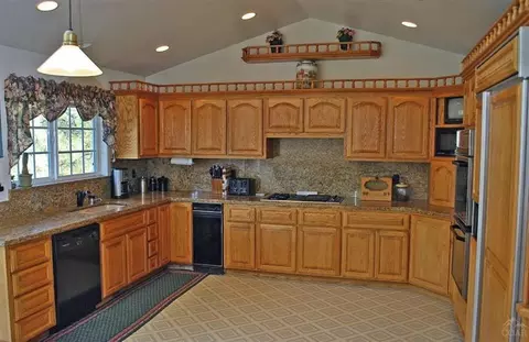 19520 Pine Dr, Bend, OR 97702 photo 3