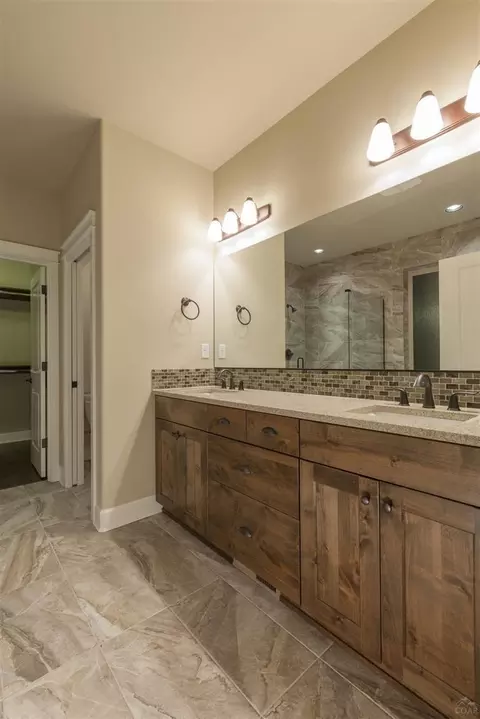 61045 SE Manhae Loop, Bend, OR 97702 photo 11