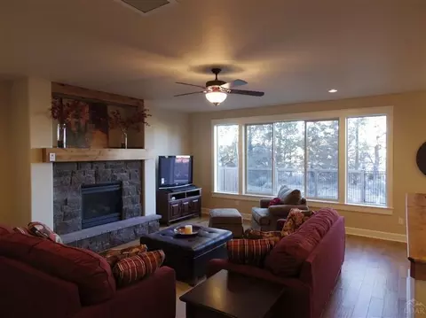 61044 SE Manhae Loop, Bend, OR 97702 photo 3
