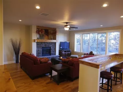 61044 SE Manhae Loop, Bend, OR 97702 photo 2