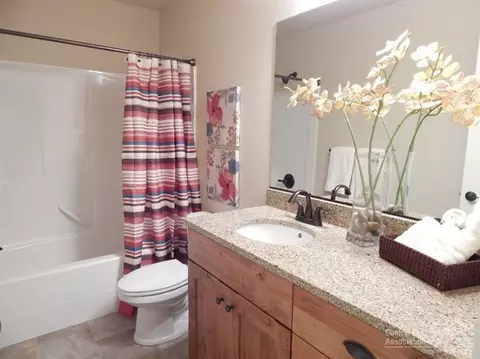 2368 NW Debron Ln, Bend, OR 97701 photo 9