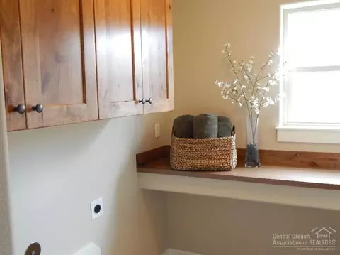 2368 NW Debron Ln, Bend, OR 97701 photo 14