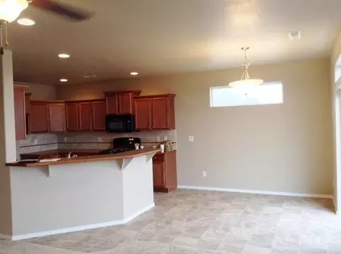 608 SE Glengarry Pl, Bend, OR 97702 photo 2