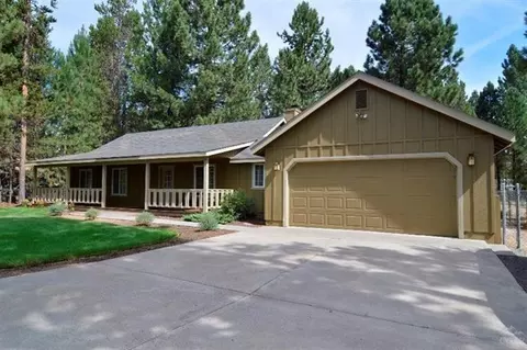 17290 Kingsburg Rd, Bend, OR 97707 photo 2