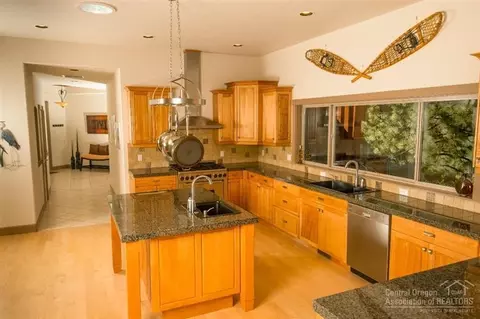63085 Casey Pl, Bend, OR 97701 photo 9