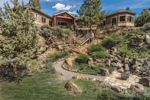 63085 Casey Pl, Bend, OR 97701 photo 2