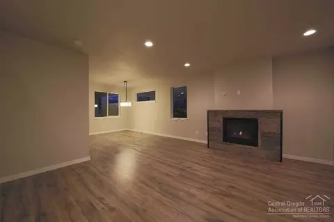61520 Alstrup Rd, Bend, OR 97702 photo 3