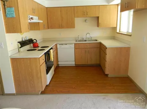 16492 Sprague Loop, La Pine, OR 97739 photo 7