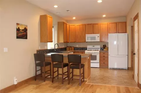 63315 Lavacrest St, Bend, OR 97701 photo 2