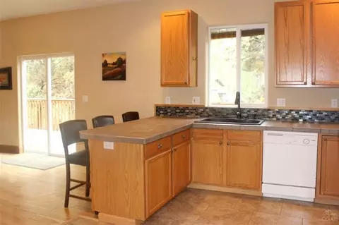 63315 Lavacrest St, Bend, OR 97701 photo 3