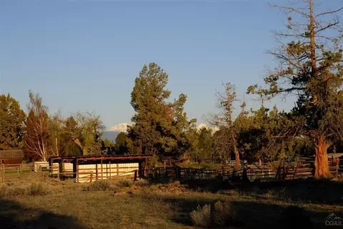 62050 Bennett Rd, Bend, OR 97701 photo 3