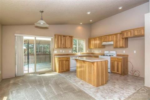 16461 Heath Dr, La Pine, OR 97739 photo 5