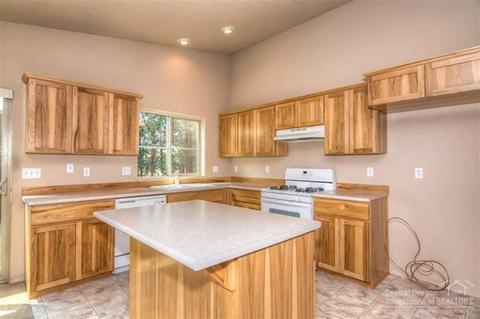 16461 Heath Dr, La Pine, OR 97739 photo 3
