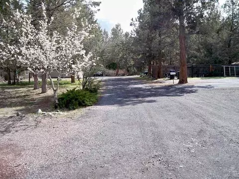 19920 Juniper Ln, Bend, OR 97701 photo 2