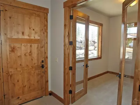 60480 Snap Shot Loop, Bend, OR 97702 photo 2