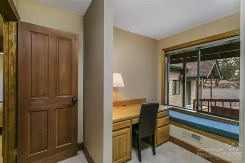 64130 Pioneer Loop, Bend, OR 97701 photo 17