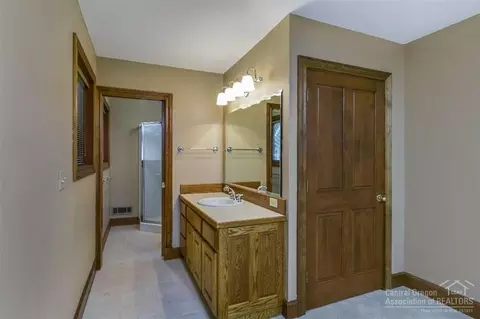 64130 Pioneer Loop, Bend, OR 97701 photo 15