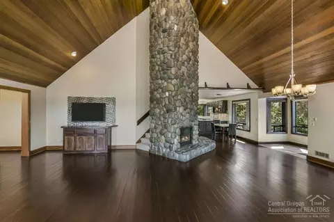 64130 Pioneer Loop, Bend, OR 97701 photo 6