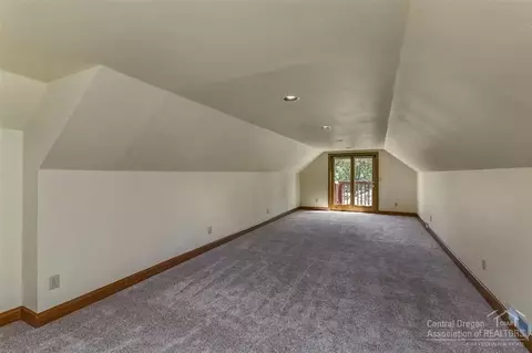 64130 Pioneer Loop, Bend, OR 97701 photo 19
