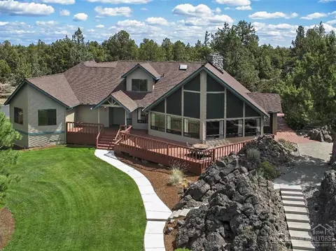 64130 Pioneer Loop, Bend, OR 97701 photo 2
