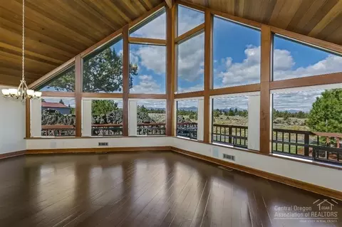 64130 Pioneer Loop, Bend, OR 97701 photo 5