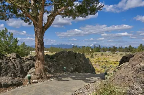 64130 Pioneer Loop, Bend, OR 97701 photo 3