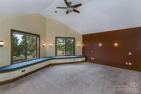64130 Pioneer Loop, Bend, OR 97701 photo 11