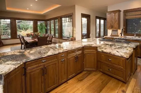 77 NW Pinecrest Ct, Bend, OR 97701 photo 6