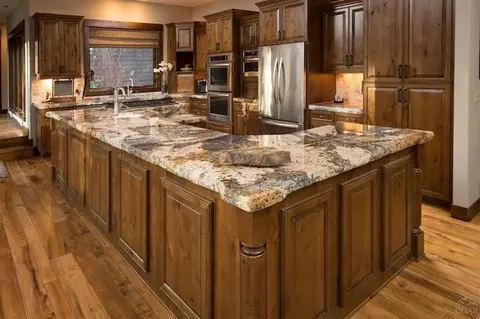77 NW Pinecrest Ct, Bend, OR 97701 photo 5