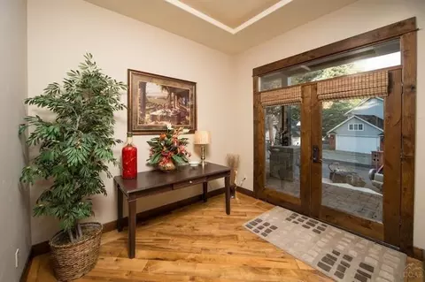 77 NW Pinecrest Ct, Bend, OR 97701 photo 2