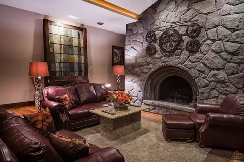 77 NW Pinecrest Ct, Bend, OR 97701 photo 4