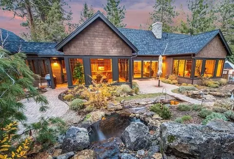 77 NW Pinecrest Ct, Bend, OR 97701 photo 1