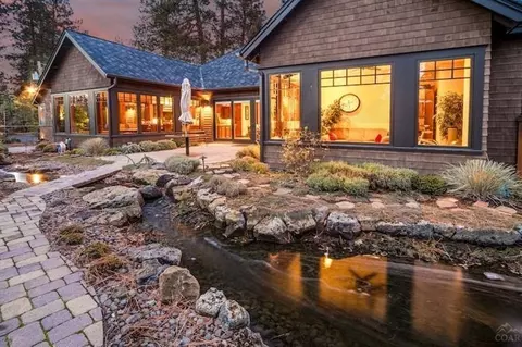 77 NW Pinecrest Ct, Bend, OR 97701 photo 25