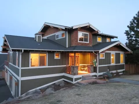647 NW Powell Butte Loop, Bend, OR 97701 photo 2
