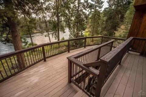 60653 River Bend Dr, Bend, OR 97702 photo 4