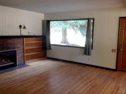 734 NE 8th St, Bend, OR 97701 photo 2
