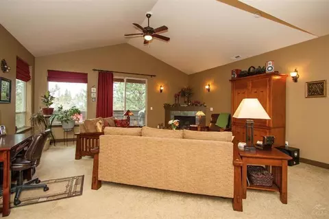 413 NW Flagline, Bend, OR 97701 photo 10