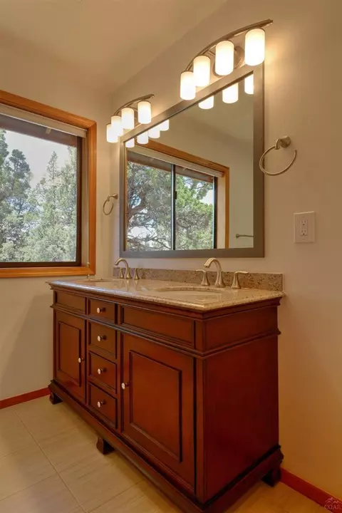 21801 Katie Dr, Bend, OR 97701 photo 7