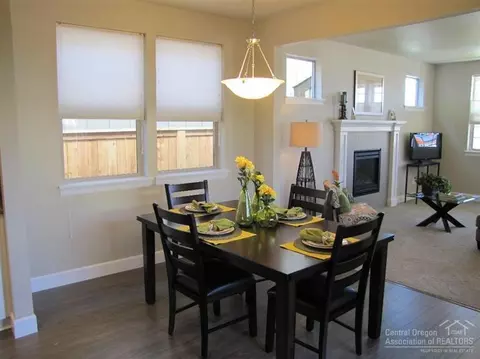 20548 Gloucester, Bend, OR 97701 photo 7