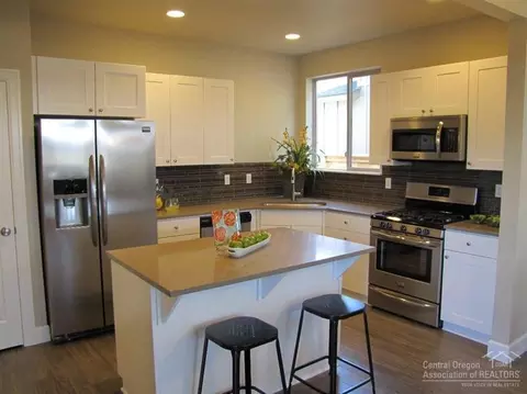 20548 Gloucester, Bend, OR 97701 photo 6