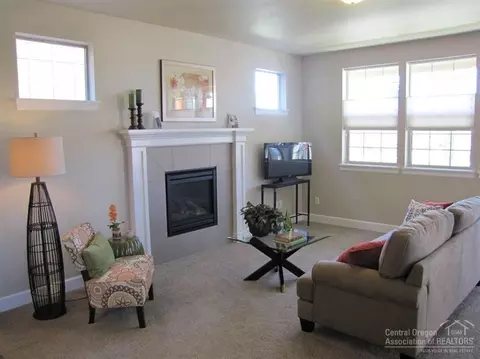 20548 Gloucester, Bend, OR 97701 photo 10