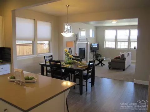 20548 Gloucester, Bend, OR 97701 photo 5