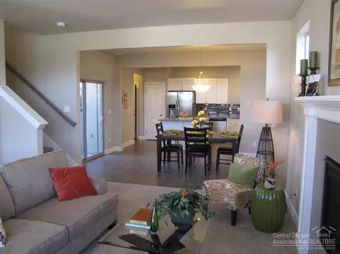 20548 Gloucester, Bend, OR 97701 photo 12