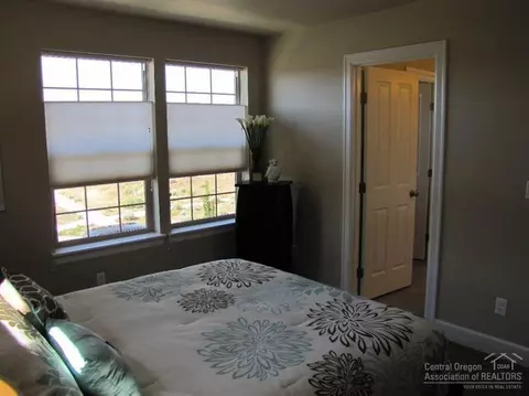 20548 Gloucester, Bend, OR 97701 photo 16