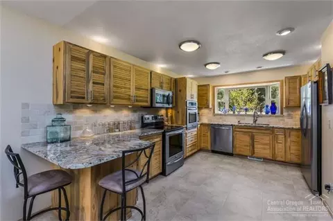 15016 Fall River Dr, Bend, OR 97707 photo 3