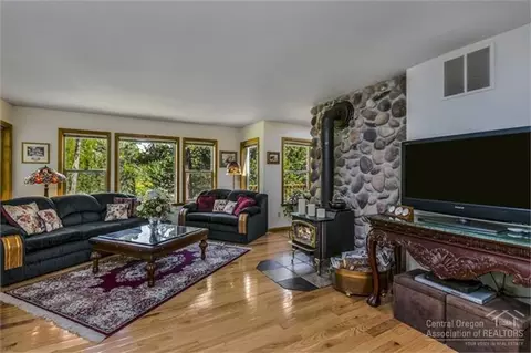 15016 Fall River Dr, Bend, OR 97707 photo 2